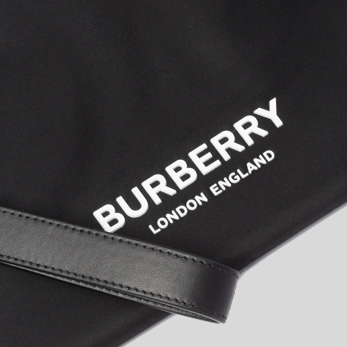 BURBERRY Unisex Logo Print Nylon Zip Pouch Black 80627541
