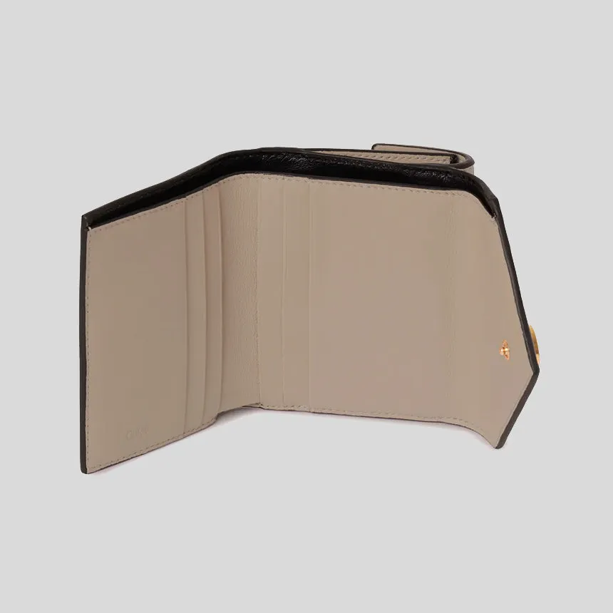 CHLOE Small Envelope Trifold Wallet In Grained Leather Motty Grey CHC25SP543O93