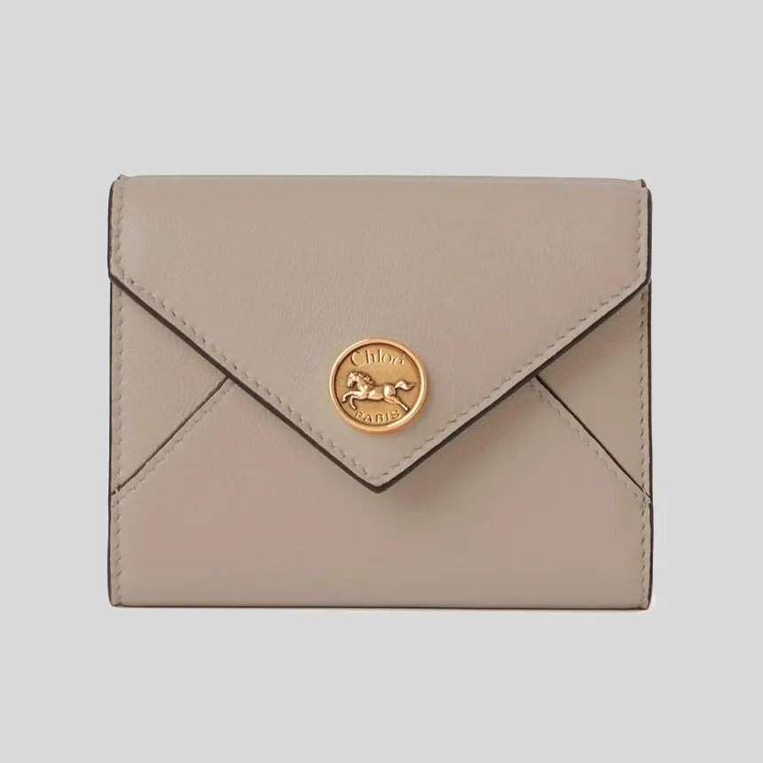 CHLOE Small Envelope Trifold Wallet In Grained Leather Motty Grey CHC25SP543O93