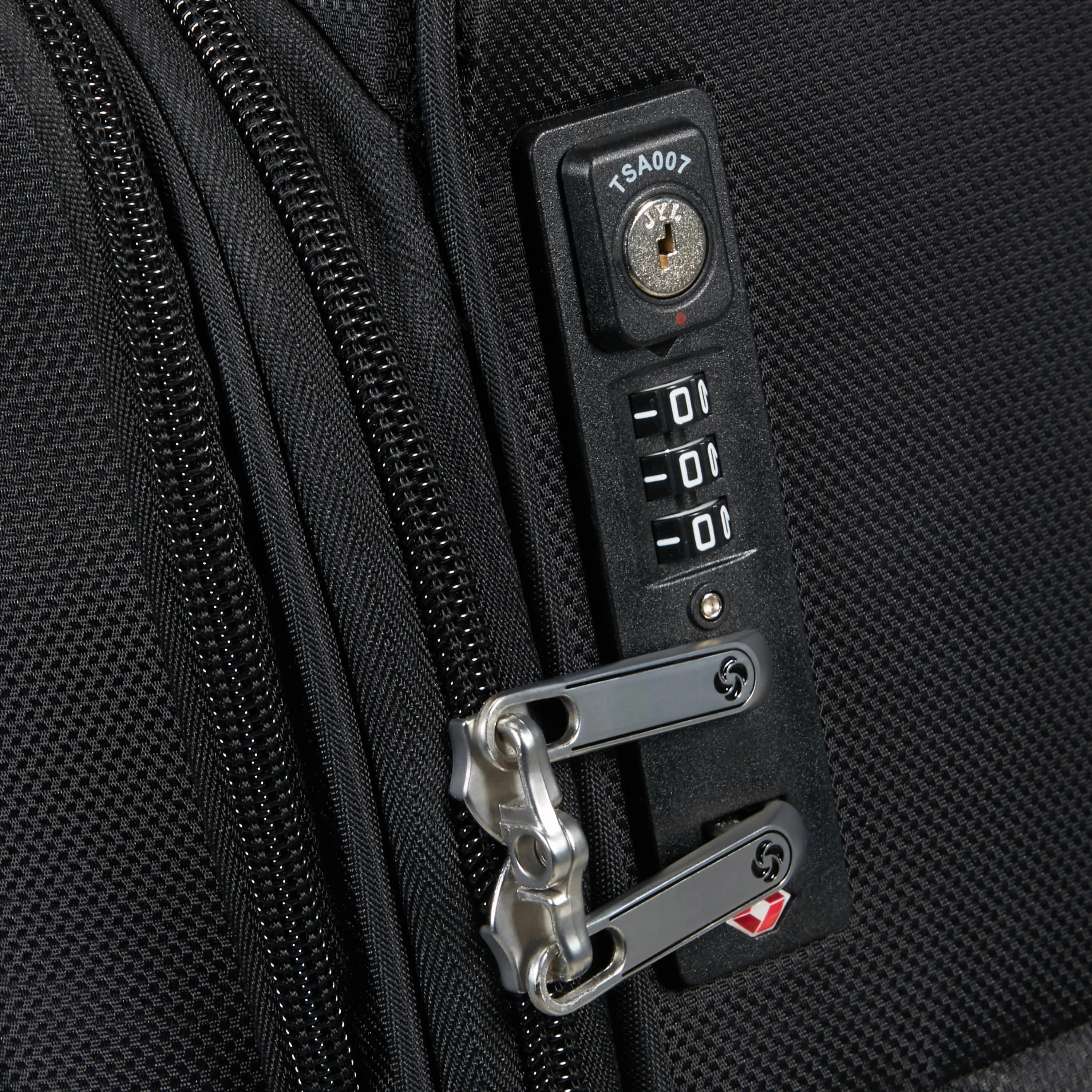 Samsonite D'Lite Spinner Carry-On Luggage - Black